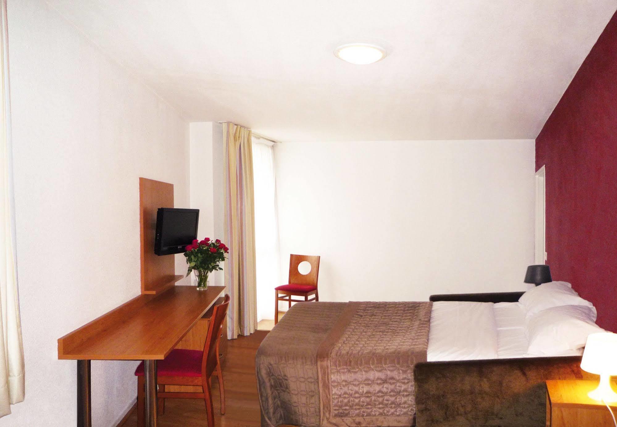 Sejours & Affaires Montreuil Saint Mande Aparthotel Room photo